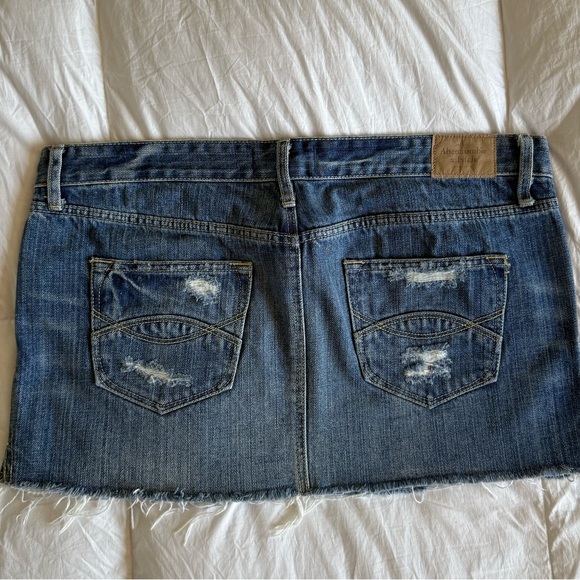 Abercrombie & Fitch Blue Distressed Mini Skirt - size 6 - Picture 5 of 8
